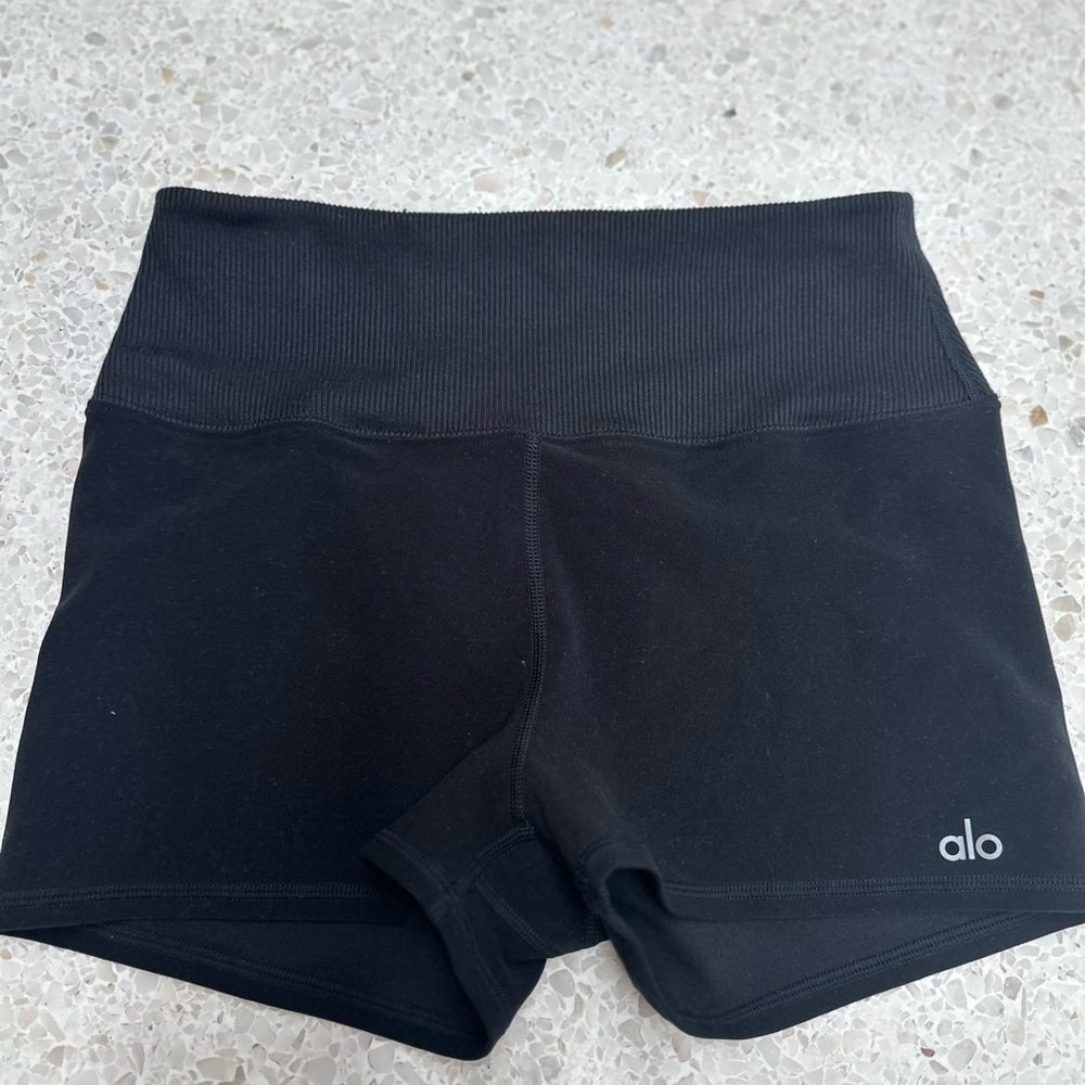 Alo shortie shorts